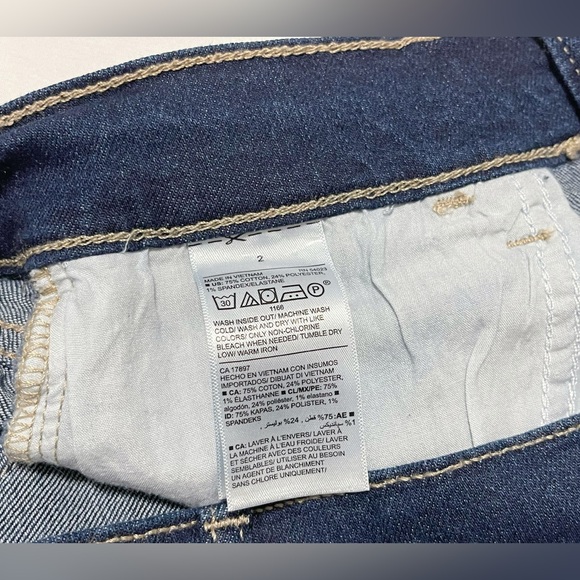 Old Navy Cuffed Jean Shorts - Picture 11 of 11